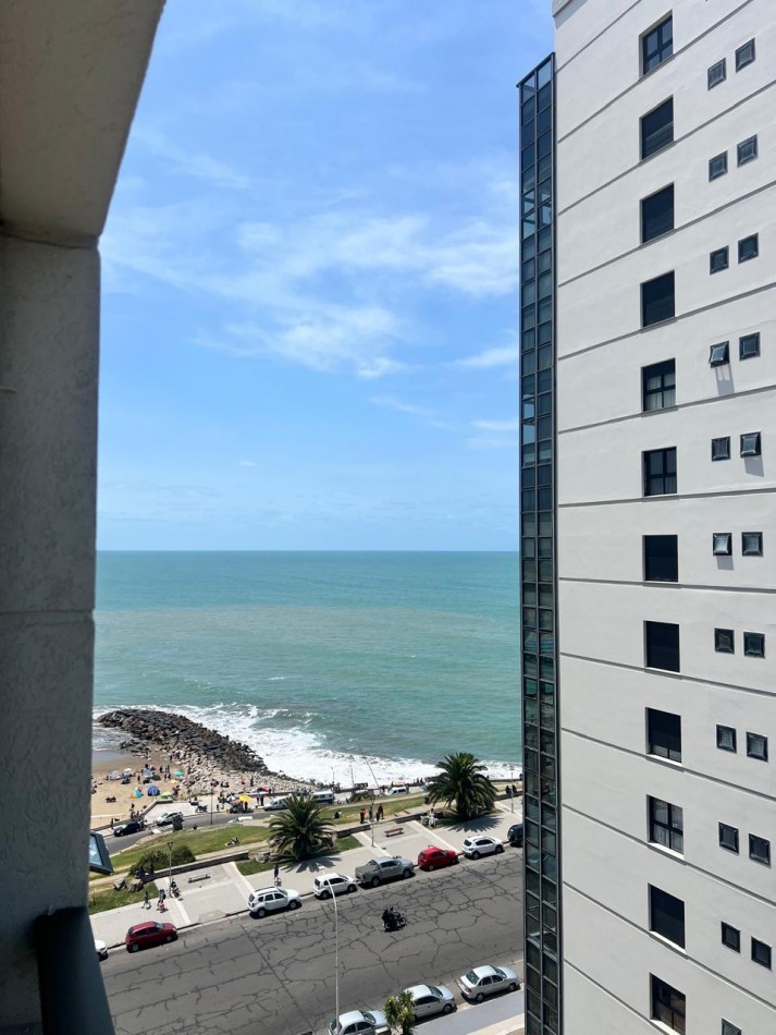 ALQUILER 24 MESES, MDP, IMPACTANTE PISO DE 3 AMB. LIVING COMEDOR, COCINA COMEDOR, LAVADERO , BALCONES, DOS COCHERAS, VISTA PLENA AL MAR  DESDE TODOS LOS AMBIENTES, UNICO !!!! CON MUEBLES !!!!