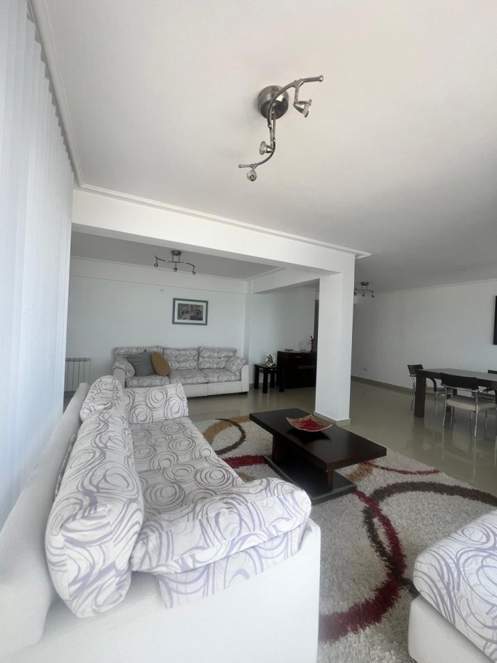 ALQUILER 24 MESES, MDP, IMPACTANTE PISO DE 3 AMB. LIVING COMEDOR, COCINA COMEDOR, LAVADERO , BALCONES, DOS COCHERAS, VISTA PLENA AL MAR  DESDE TODOS LOS AMBIENTES, UNICO !!!! CON MUEBLES !!!!