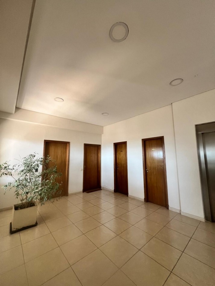 ALQUILER 24 MESES, MDP, IMPACTANTE PISO DE 3 AMB. LIVING COMEDOR, COCINA COMEDOR, LAVADERO , BALCONES, DOS COCHERAS, VISTA PLENA AL MAR  DESDE TODOS LOS AMBIENTES, UNICO !!!! CON MUEBLES !!!!