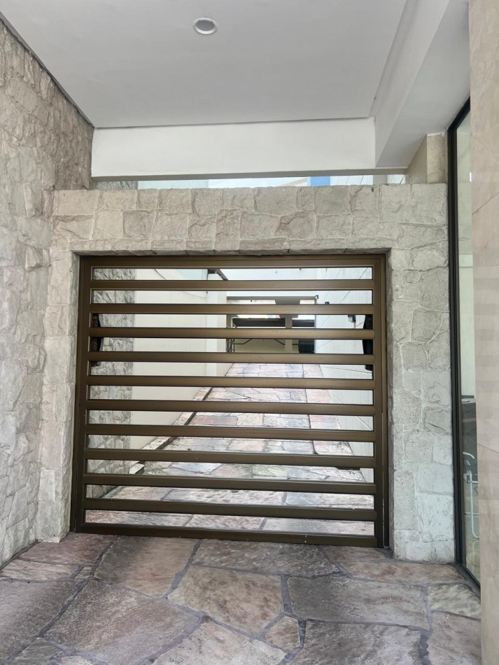 ALQUILER 24 MESES, MDP, IMPACTANTE PISO DE 3 AMB. LIVING COMEDOR, COCINA COMEDOR, LAVADERO , BALCONES, DOS COCHERAS, VISTA PLENA AL MAR  DESDE TODOS LOS AMBIENTES, UNICO !!!! CON MUEBLES !!!!