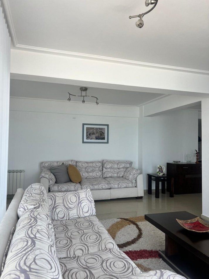 ALQUILER 24 MESES, MDP, IMPACTANTE PISO DE 3 AMB. LIVING COMEDOR, COCINA COMEDOR, LAVADERO , BALCONES, DOS COCHERAS, VISTA PLENA AL MAR  DESDE TODOS LOS AMBIENTES, UNICO !!!! CON MUEBLES !!!!
