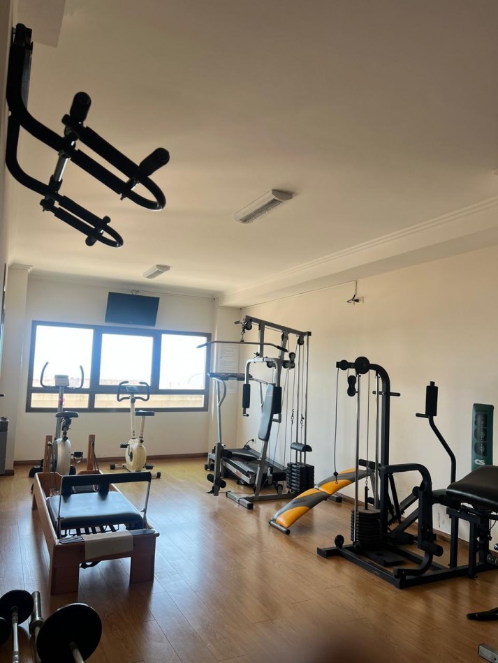 ALQUILER 24 MESES, MDP, IMPACTANTE PISO DE 3 AMB. LIVING COMEDOR, COCINA COMEDOR, LAVADERO , BALCONES, DOS COCHERAS, VISTA PLENA AL MAR  DESDE TODOS LOS AMBIENTES, UNICO !!!! CON MUEBLES !!!!