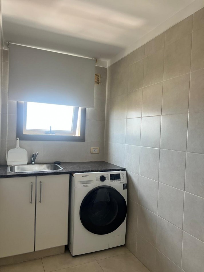 ALQUILER 24 MESES, MDP, IMPACTANTE PISO DE 3 AMB. LIVING COMEDOR, COCINA COMEDOR, LAVADERO , BALCONES, DOS COCHERAS, VISTA PLENA AL MAR  DESDE TODOS LOS AMBIENTES, UNICO !!!! CON MUEBLES !!!!