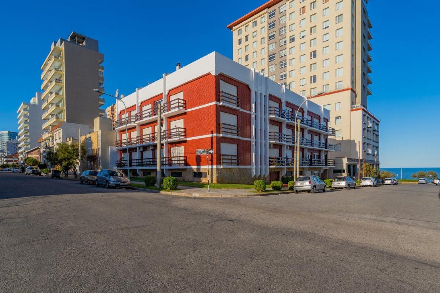 VENTA MDP, PLAYA GRANDE, DEPTO A MTS DEL MAR, 3 AMB CON DEPENDENCIA, COCHERA Y TERRAZA PROPIA, VISTA PLENA A PLAYA GRANDE