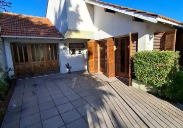 venta chalet en mar del plata, cercano a  barrio santa Monica,  3 amb. con parque, garaje y trotadora varios autos.