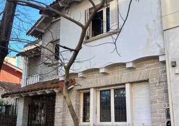 VENTA PH 3 AMB.  CON GARAJE Y PATIO, RAWSON Y CORDOBA, A RECICLAR !!!! INVERSORES !!!!