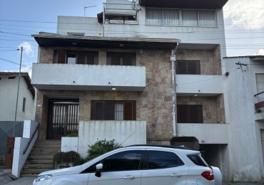 departamento en venta, zona punta mogotes !!! 3 amb. estado original muy bueno !!! con vista parcial al mar !!! 1° piso x escalera