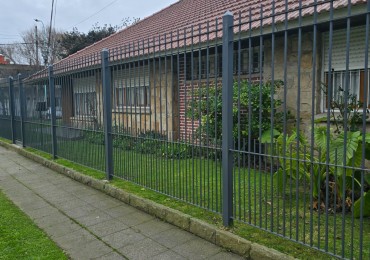 CHALET 4 AMB EN VENTA | PARQUE LURO | ESTADO ORIGINAL IMPECABLE